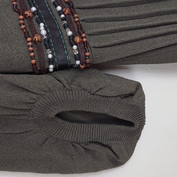 Cardigan with runestone and beads - Picture 3 of 4